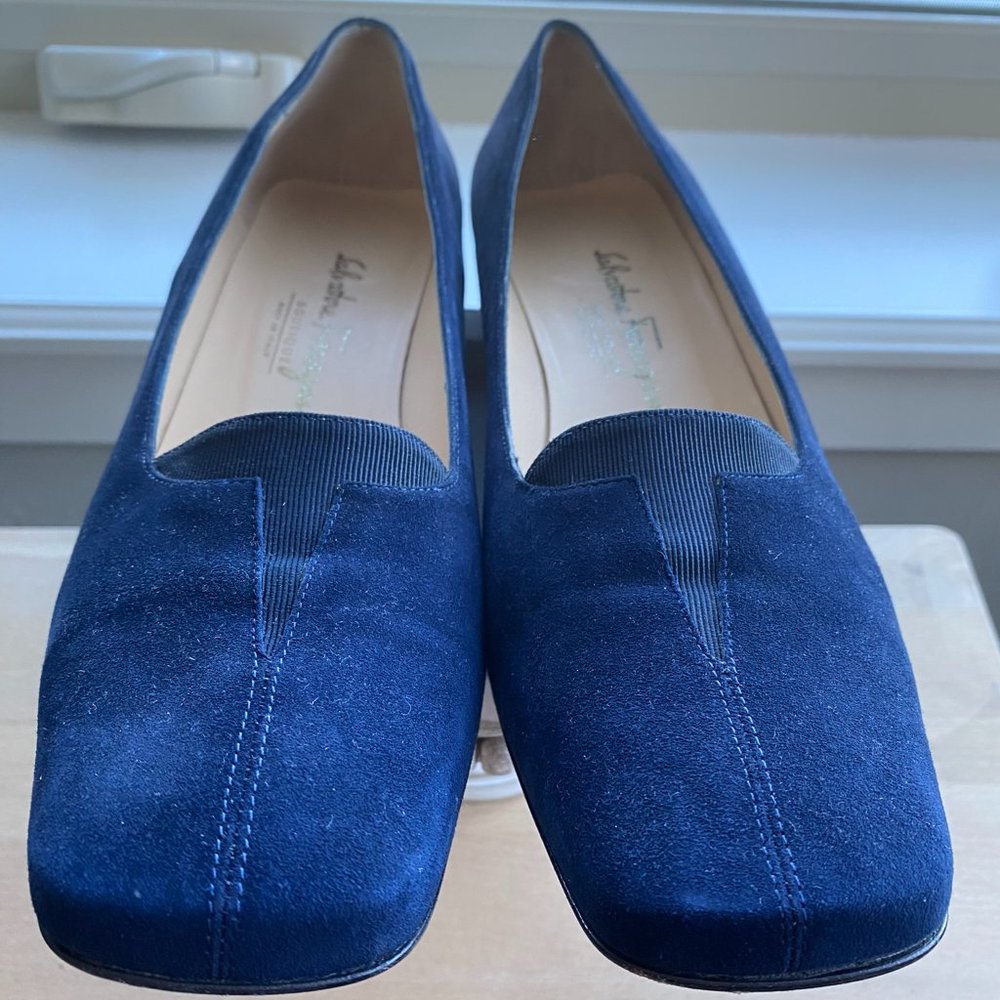 Salvatore Ferragamo Boutique Dark Blue Suede Pump - Picture 3 of 8